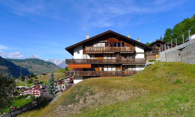 Graechen Apartment | Lovely apartment for 4 guests with WIFI, TV, balcony, panoramic view and parking