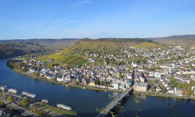 Trarbach Apartment | Lovely apartment for 4 guests with WIFI, hot tub, TV, patio, pets allowed and parking