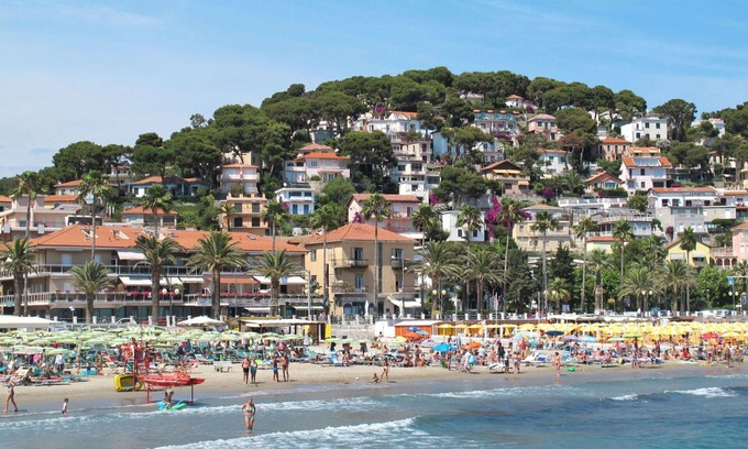 Marina di Andora Apartment | Lovely apartment for 4 people with WIFI, A/C, TV and parking