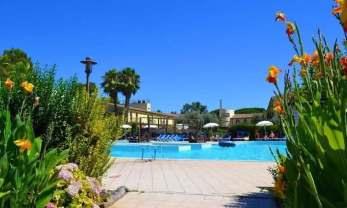 Arborea Apartment | Lovely apartment for 4 guests with pool, WIFI, A/C, TV, pets allowed and parking