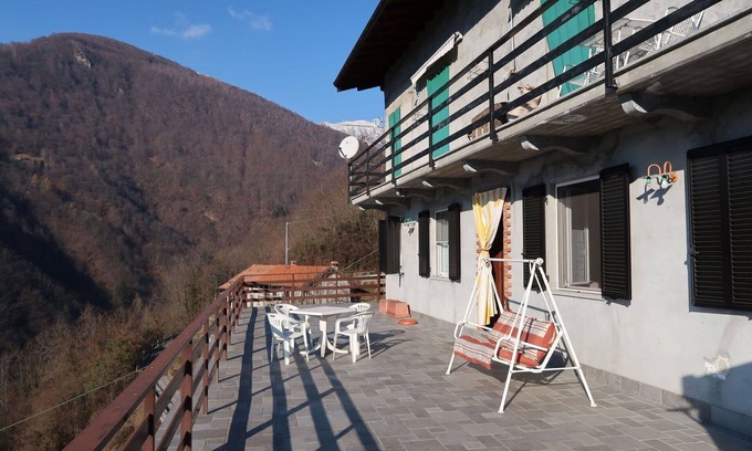 Aurano Apartment | Lovely apartment for 4 guests with TV, terrace and pets allowed