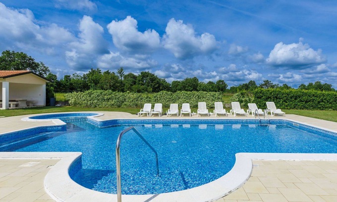 Debeljuhi Apartment | Lovely apartment for 4 people with A/C, WIFI, pool, TV and terrace