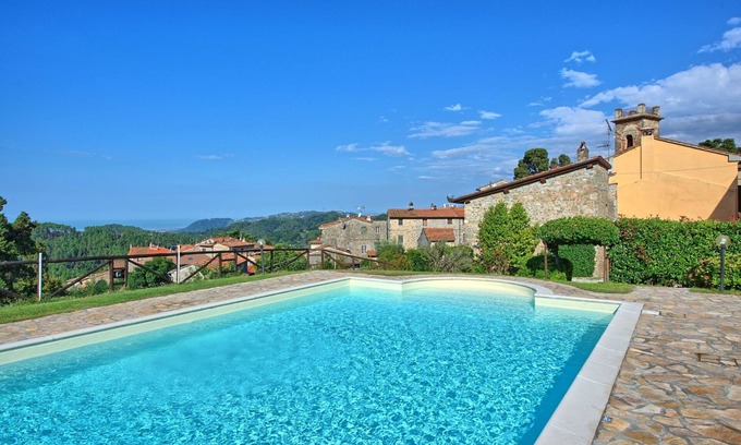 Massarosa Apartment | Lovely apartment for 4 people with WIFI, pool and TV, close to Viareggio