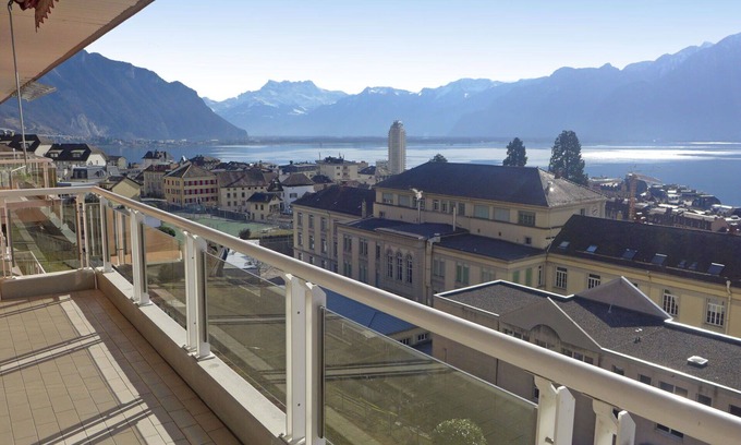 Montreux Apartment | Lovely apartment for 5 guests with WIFI, TV, balcony, pets allowed and panoramic view