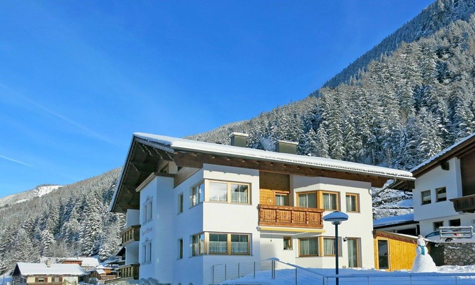 Kappl Apartment | Lovely apartment for 5 guests with WIFI, TV, balcony and parking