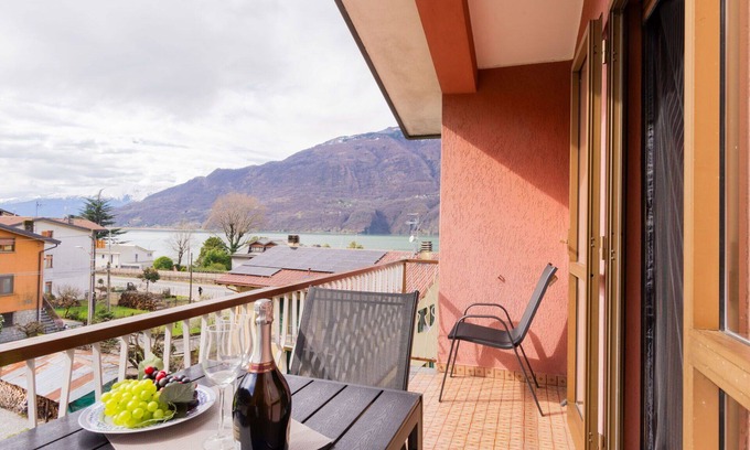 Verceia Apartment | Lovely apartment for 5 people with WIFI, TV, balcony and pets allowed