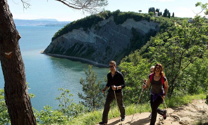 Piran Apartment | Lovely apartment for 6 guests with pool, WIFI, A/C, TV, terrace, pets allowed and panoramic view