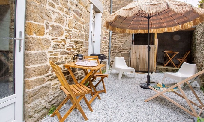 Cancale Apartment | Lovely apartment for 6 guests with WIFI, TV and terrace