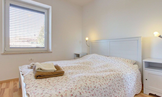 Truske Apartment | Lovely apartment for 6 people with pool, A/C, WIFI, balcony, pets allowed and panoramic view