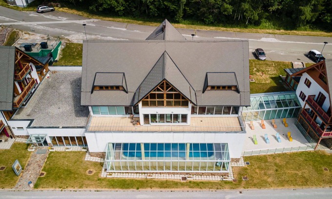 Hocko Pohorje Apartment | Lovely apartment for 7 guests with WIFI, pool, TV, balcony, pets allowed, panoramic view and par.