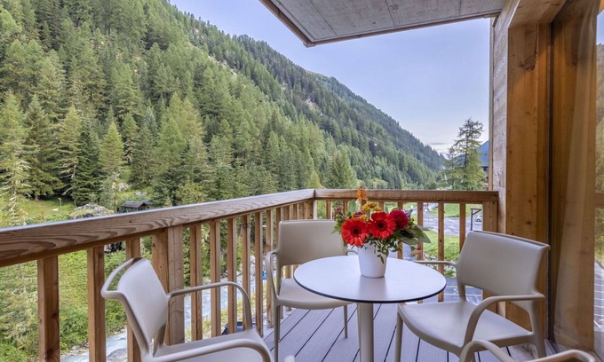 Zinal Apartment | Lovely apartment for 8 guests with WIFI, TV, pets allowed and parking