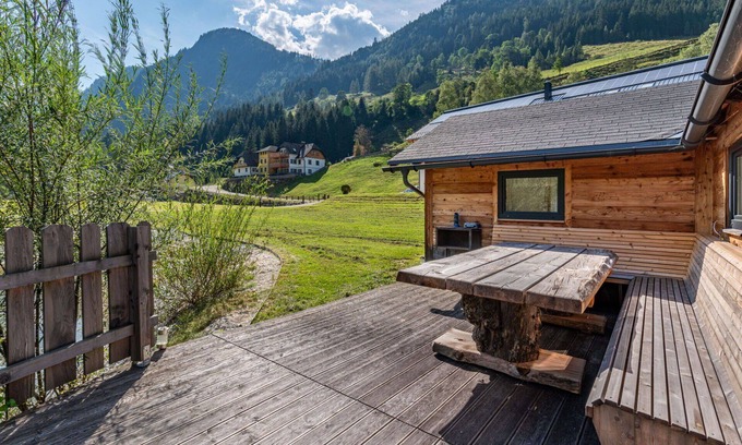 Solk Apartment | Lovely apartment for 4 guests with hot tub, WIFI, TV and patio