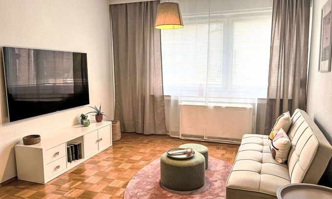 Siegburg Apartment | Lovely apartment for 5 guests with WIFI, TV, balcony and parking