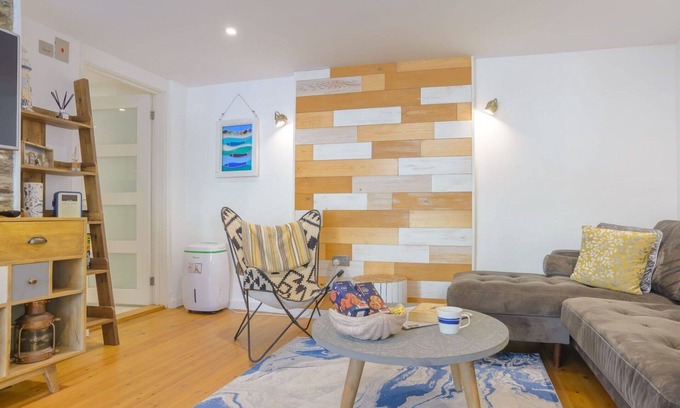 Trebarwith Apartment | Lovely apartment for 4 people with WIFI, TV, patio and pets allowed