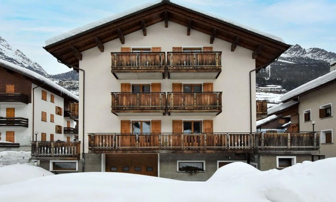 Valdidentro Apartment | Lovely apartment for 4 guests with WIFI, TV, terrace, pets allowed and parking
