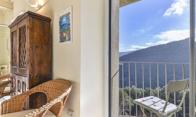 Marciana Apartment | Lovely apartment for 2 guests with WIFI, A/C, balcony and pets allowed