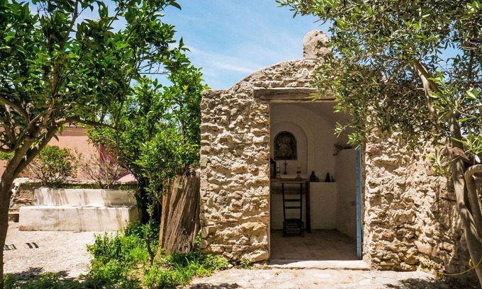 Strongoli Apartment | Lovely apartment for 7 guests with WIFI, patio and pets allowed