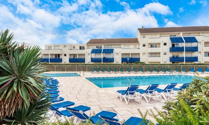 Lacanau-Ocean Apartment | Lovely apartment for 4 people with WIFI, pool, TV, terrace, pets allowed and parking