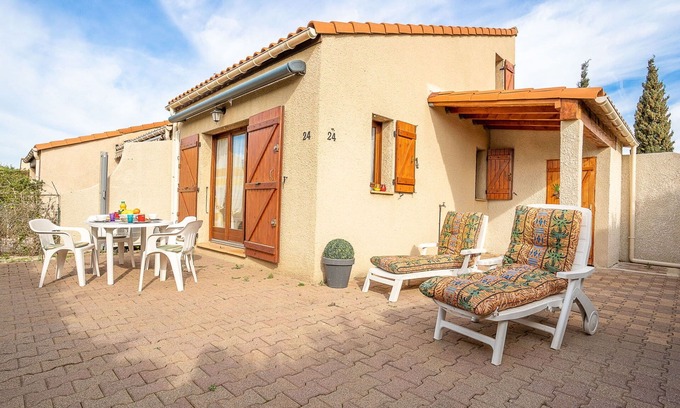 Sainte-Marie-la-Mer Apartment | Lovely apartment for 4 guests with pool, WIFI, A/C, TV and terrace
