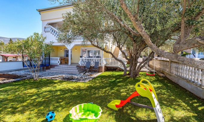 Gornji Karin Apartment | Lovely apartment in Karin Gornji