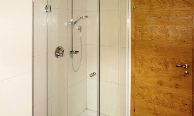 Oberwang Villa | Lovely apartment in villa for 6 guests with WIFI, TV, balcony and parking