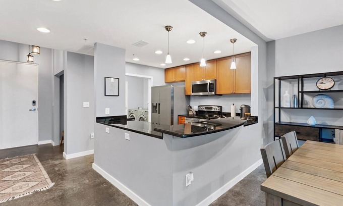 South Eola Condo | Lovely apartment in downtown Orlando with free parking