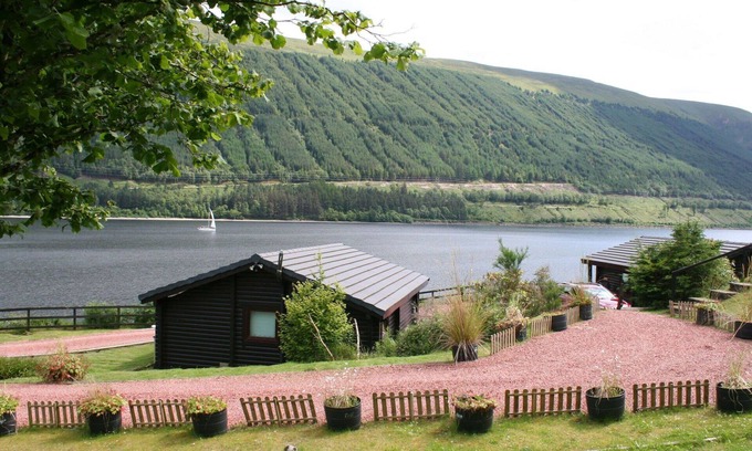 South Laggan House | Lovely apartment in villa for 4 guests with TV and parking