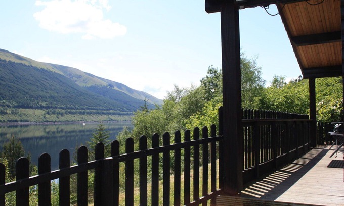 South Laggan House | Lovely apartment in villa for 4 guests with TV and parking