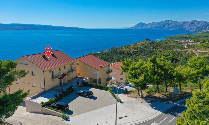 Bratus Apartment | Lovely apartment in Krvavica with WiFi