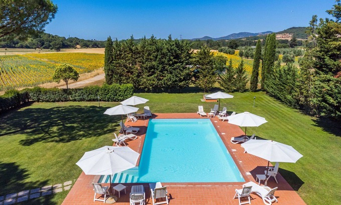 Suvereto Villa | Lovely apartment in villa for 6 guests with A/C, WIFI, pool, TV, patio and parking