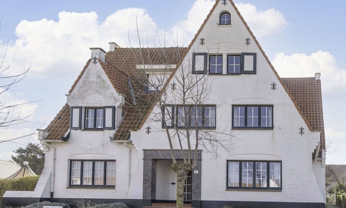 De Haan Villa | Lovely apartment in villa for 6 people with WIFI, TV, balcony, pets allowed and parking