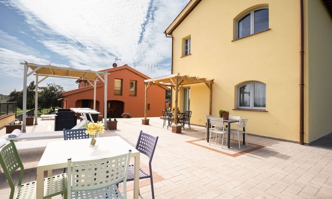 Larciano House | Lovely apartment in villa for 5 guests with pool, WIFI, A/C, TV and patio