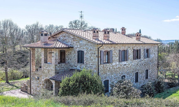 Lidarno Villa | Lovely apartment in villa for 6 guests with WIFI, pool, TV, patio, pets allowed and parking