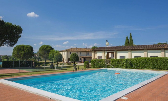 Bucine Villa | Lovely apartment in villa for 7 people with WIFI, pool, TV, pets allowed and parking