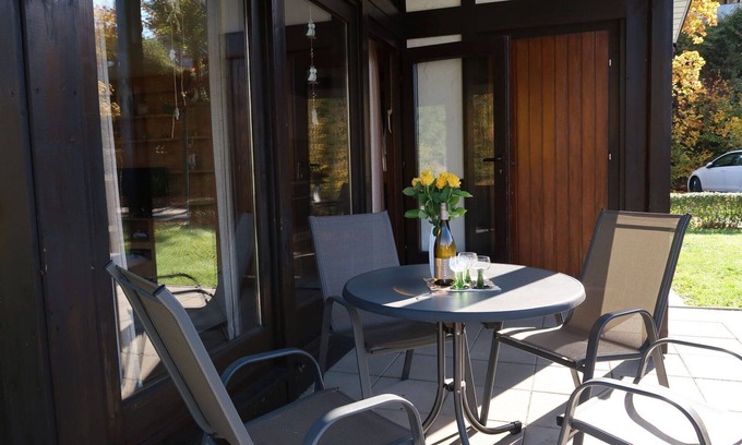 Machtlos House | Lovely apartment in villa for 4 people with pool, TV, terrace, pets allowed and parking