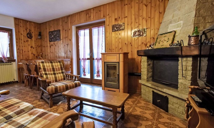 Campodolcino Apartment | Lovely apartment for 6 guests with WIFI, TV, terrace and parking
