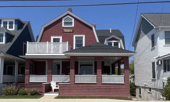 York Beach Apartment | Lovely Apartment just a few Steps Away from Beautiful Long Sands Beach