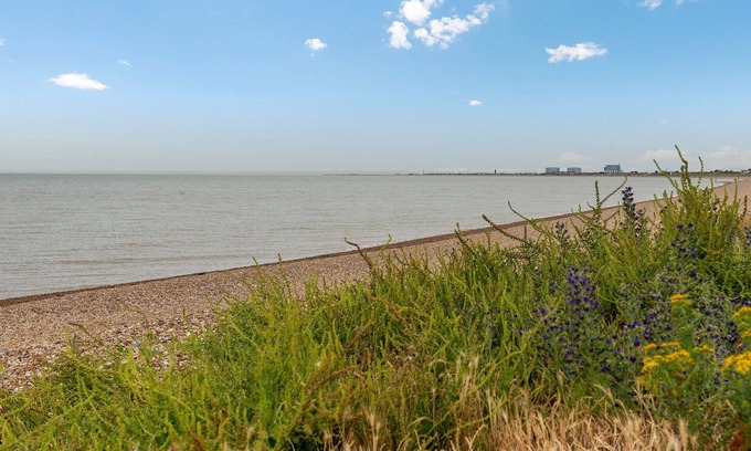 Littlestone-on-Sea Cottage | Lovely apartment opposite Littlestone beach.