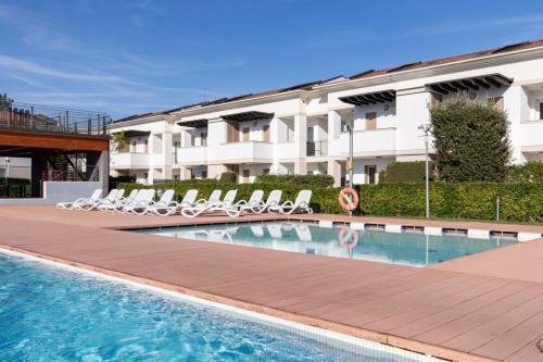 Bibione Lido del Sole Apartment | Lovely apartment overlooking the pool in Bibione