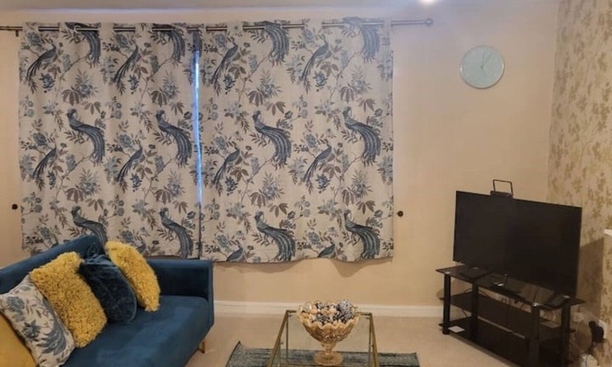 Sutton Coldfield Apartment | Lovely apartment with free parking & Wi-Fin