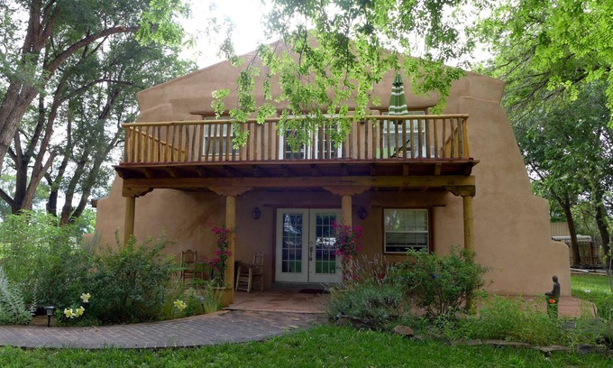 Bosque Farms House | Lovely Artist's Loft/Studio in Rural Setting