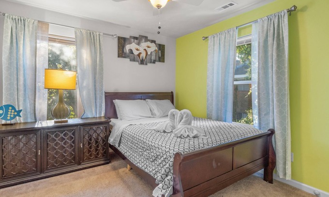 East Ocean View House | Lovely Beach House -Ocean Duplex