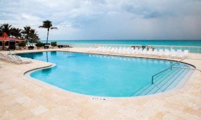 Sunny Isles Beach Apartment | Lovely beaches ocean & city view
