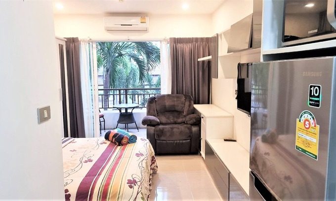 Sattahip Condo | Lovely beaches at Bangsaray & great resturants quiet location