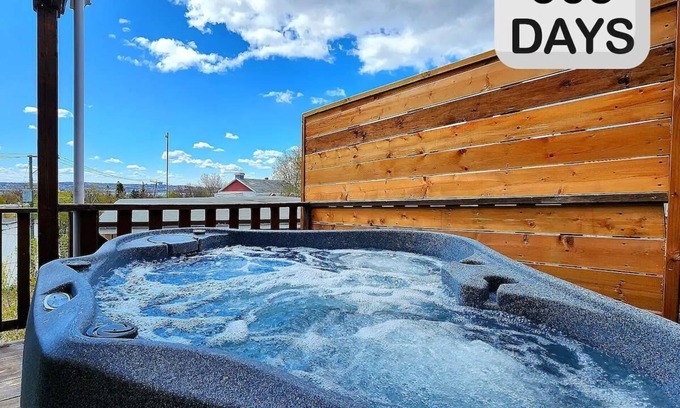 Quartier 5-4 Apartment | Lovely Boho Spa Sauna AC and Free Parking
