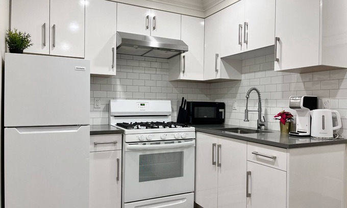 Marpole House | Lovely Brand New one bedroom suite in Vancouver