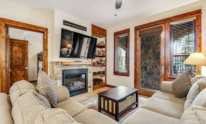 Four O'Clock Condo | Lovely Breckenridge villa with fireplace & resort amenities