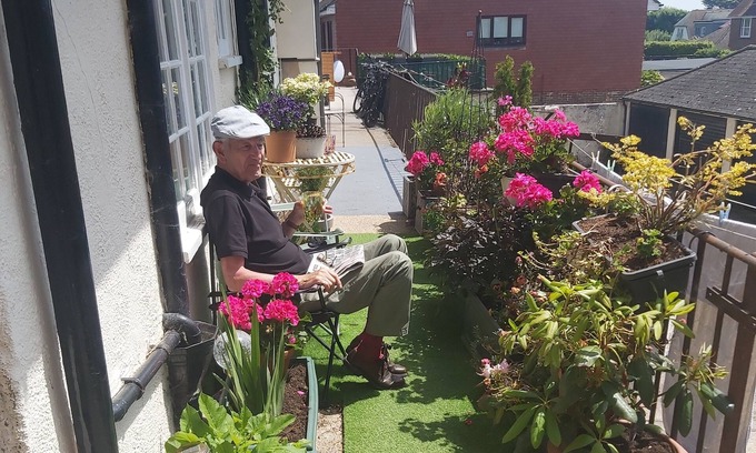 East Preston Apartment | Lovely bright 1920s 4 bedroom apartment in heart of village and 100m from beach