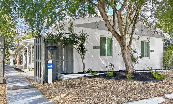 Santa Barbara Estates House | Lovely & Bright Comfy Haven: 2 BR 1 BA Walk to Beach, Yard, Parking