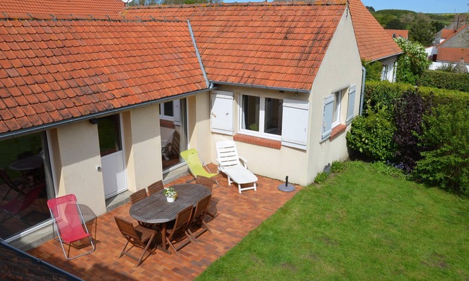 Wissant House | Lovely bright house with enclosed garden 5 minutes walk from the beach